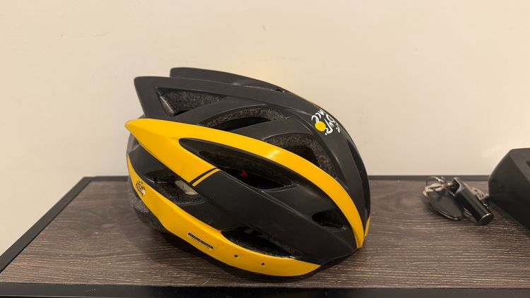 Immagine di Black And Yellow Cycling Helmet 5